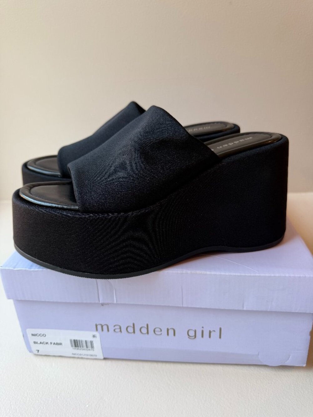 Black Platform Wedge Sandals Madden Girl- size 7